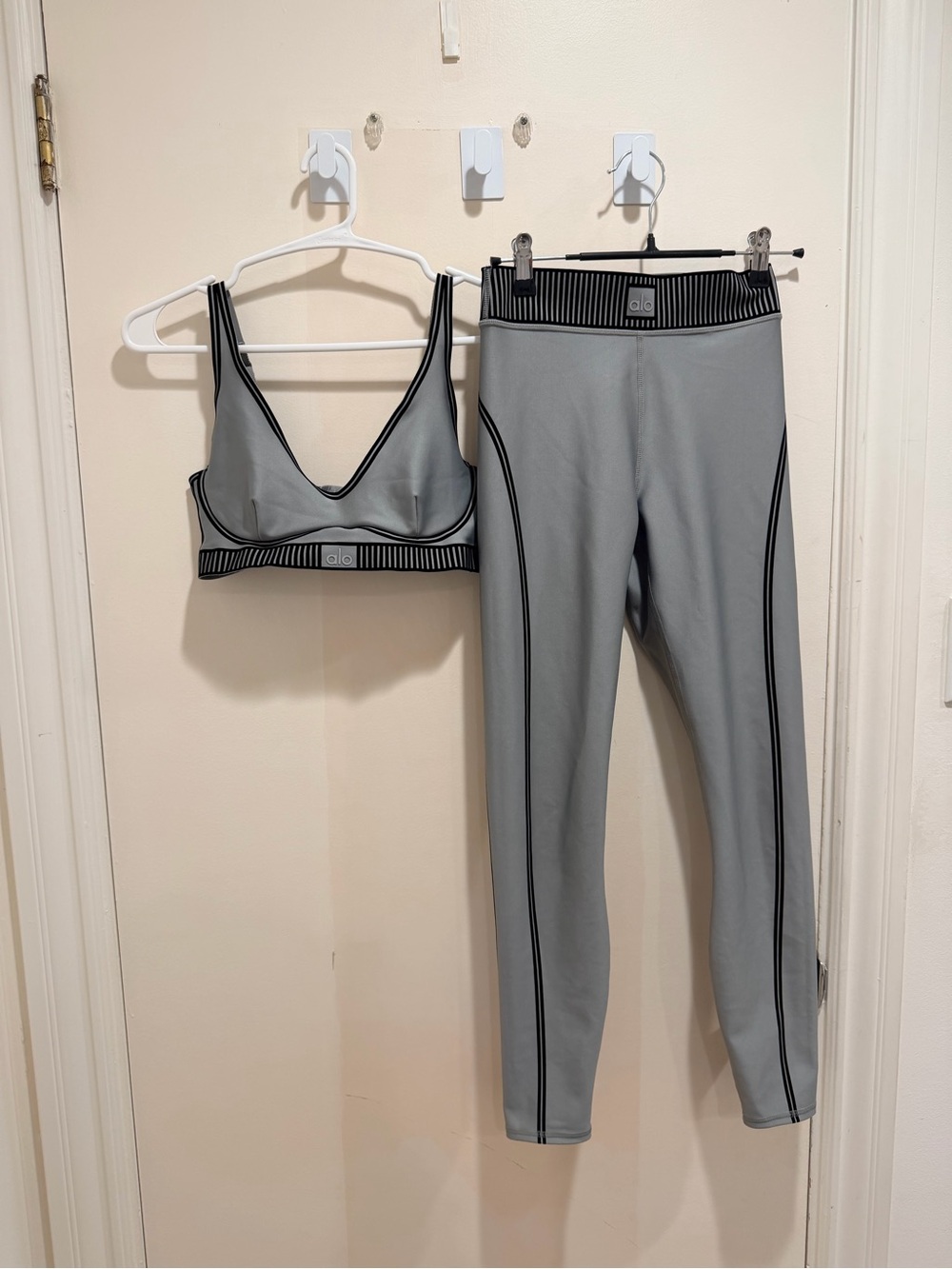 ALO Yoga Airlift Grey BRA